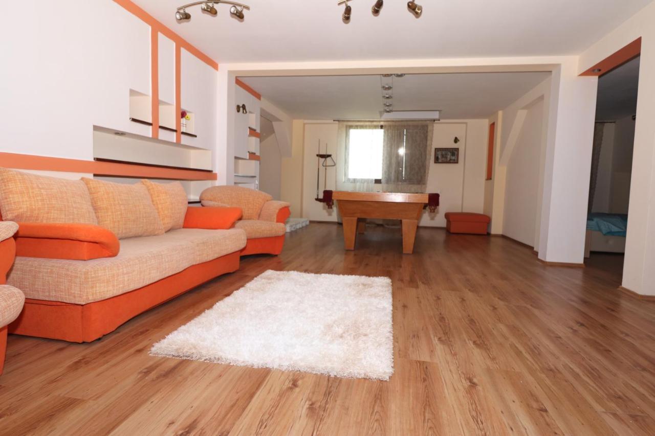 Casa Din Deal Σίμπιου Εξωτερικό φωτογραφία
